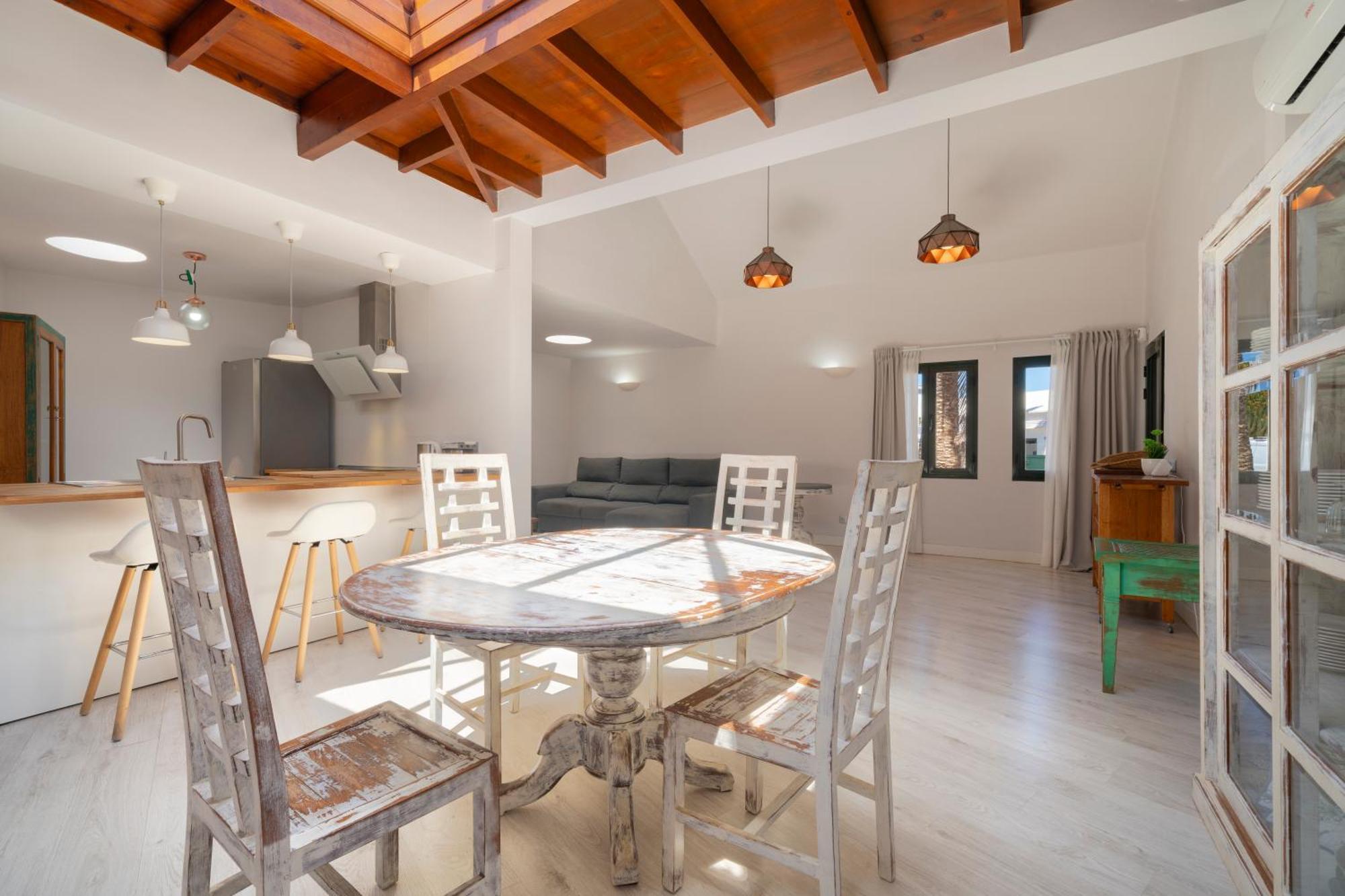 Lanzahost Casa Sunny Seafront Holiday home